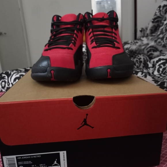 Jordan retro 12\'s reverse flue game